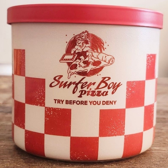 Bath and Bodyworks Stranger Things Argyle's Pineapple Pizza 3-Wick Candle - Picture 5 of 5